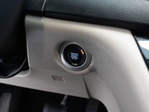 Used 2024 Chrysler Pacifica Touring-L FWD image 10