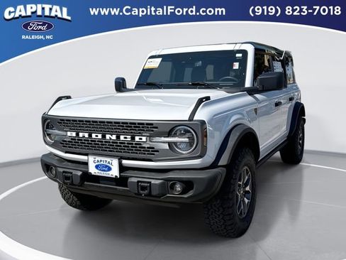 Certified 2025 Ford Bronco Badlands AWD/4WD image 1