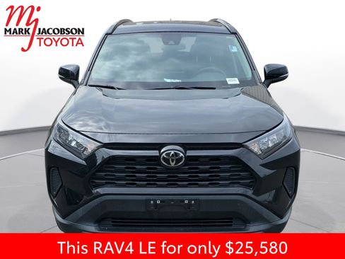 Used 2021 Toyota RAV4 LE image 3