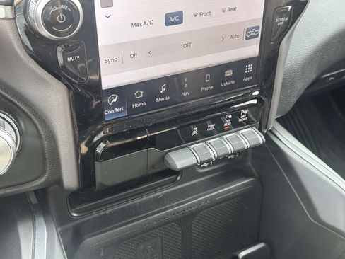 Used 2023 RAM 1500 Laramie AWD/4WD image 29