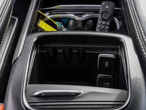 Used 2023 Chrysler Pacifica Limited w/ Uconnect Theater Family Group FWD image 41