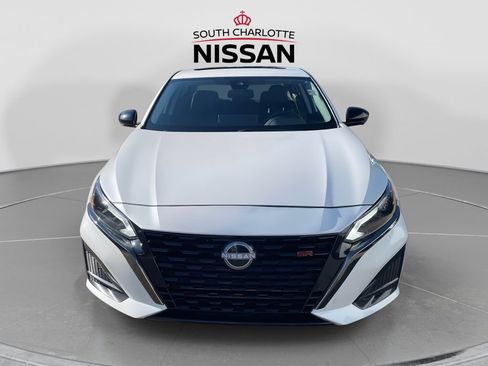 Used 2024 Nissan Altima 2.0 SR FWD image 2