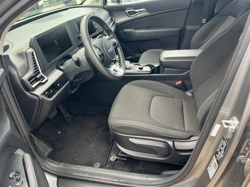 Used 2024 Kia Sportage LX FWD image 2
