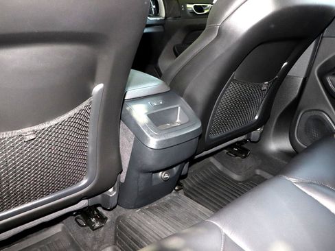 Used 2020 Volvo XC60 T6 Momentum w/ Protection Package image 14