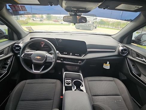 Used 2026 Chevrolet Equinox LT FWD image 25