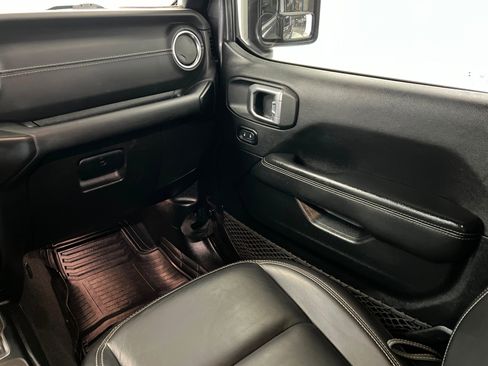 Used 2020 Jeep Gladiator Overland image 10