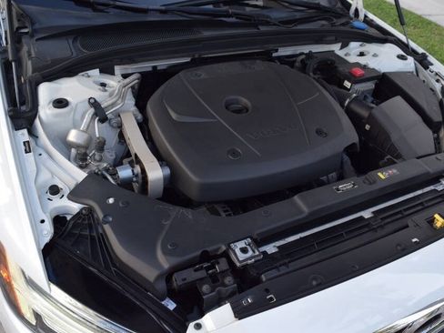 Used 2021 Volvo S60 T5 Momentum FWD image 92
