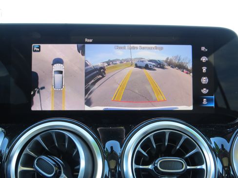 Used 2022 Mercedes-Benz GLB 250 4MATIC image 27