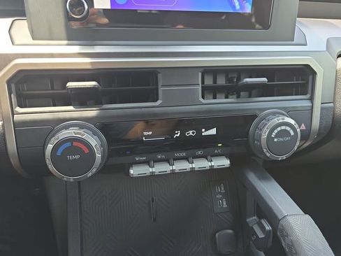 Used 2025 Toyota 4Runner SR5 AWD/4WD image 25