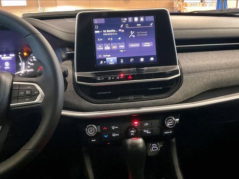 Used 2022 Jeep Compass Latitude FWD image 6