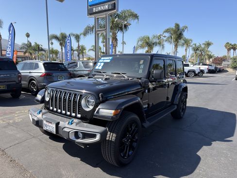 Used 2022 Jeep Wrangler Unlimited Sahara w/ Cold Weather Group AWD/4WD image 4
