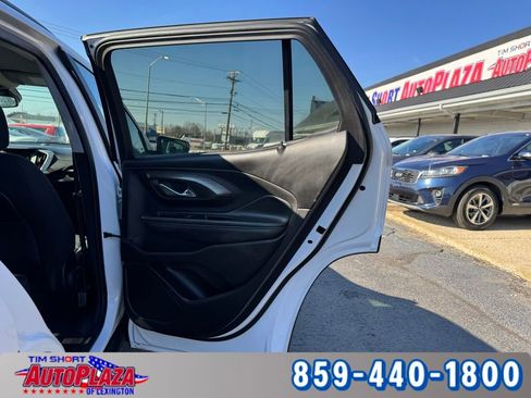 Used 2023 GMC Terrain SLE w/ Driver Convenience Package image 46