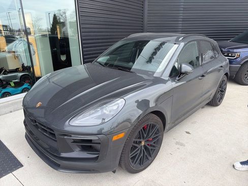Certified 2025 Porsche Macan GTS image 2