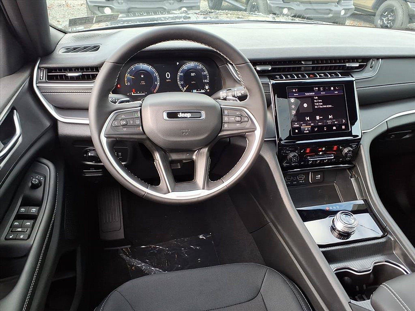 New 2025 Jeep Grand Cherokee Laredo X w/ Luxury Tech Group I AWD/4WD image 4