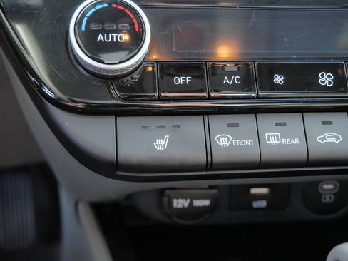 Used 2025 Hyundai Elantra SEL FWD image 29