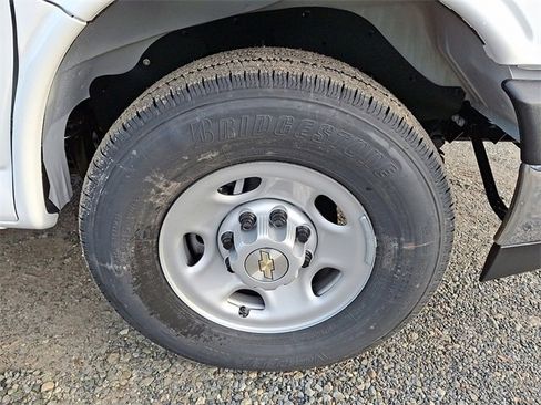 New 2025 Chevrolet Express 3500 LS image 5