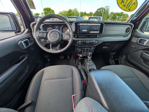 Used 2024 Jeep Wrangler Unlimited Rubicon AWD/4WD image 16