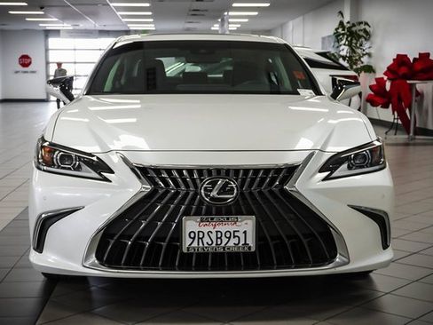 Used 2025 Lexus ES 300h w/ Premium Package image 4