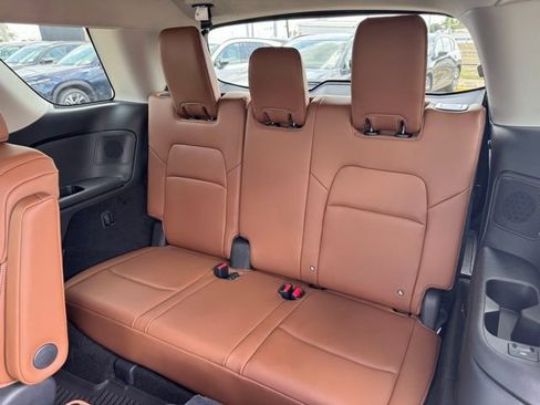 Used 2025 Nissan Pathfinder Platinum image 13