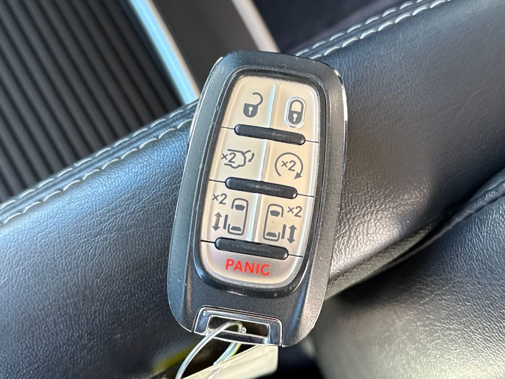 Used 2024 Chrysler Pacifica Touring-L FWD image 35