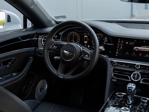 Used 2024 Bentley Flying Spur V8 image 46