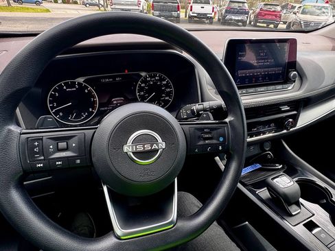 Used 2023 Nissan Rogue SV FWD image 7