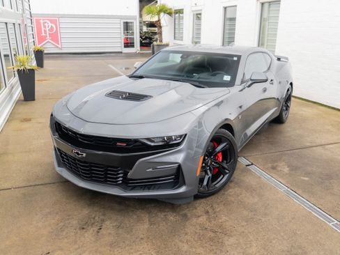 Used 2019 Chevrolet Camaro SS image 3