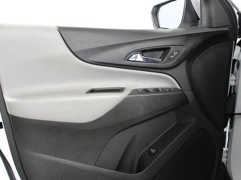 Used 2023 Chevrolet Equinox LT w/ Driver Convenience Package image 7