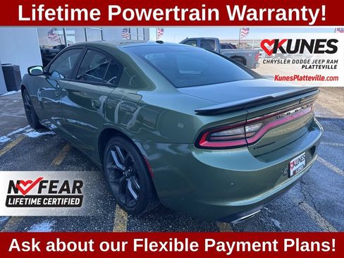Used 2022 Dodge Charger SXT w/ Blacktop Package RWD image 12