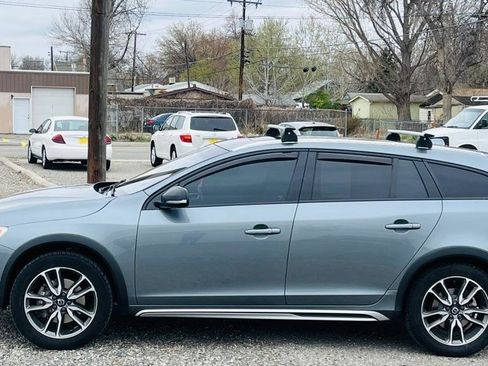 Used 2018 Volvo V60 T5 Cross Country w/ Convenience Package image 2