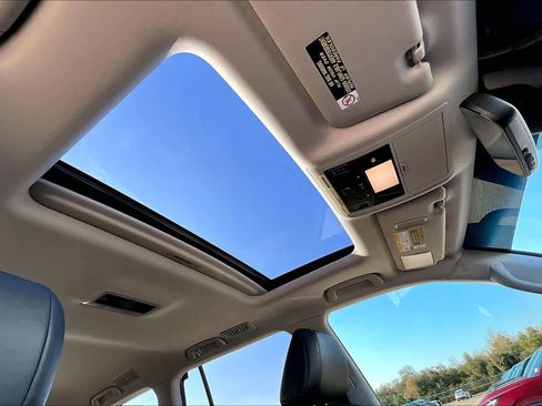 Used 2020 Lexus LX 570 4WD w/ Luxury Package image 13