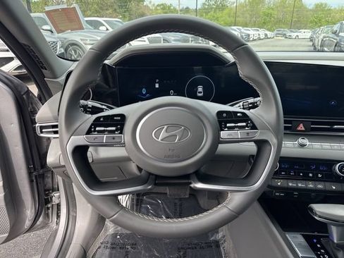 Certified 2025 Hyundai Elantra SEL image 21