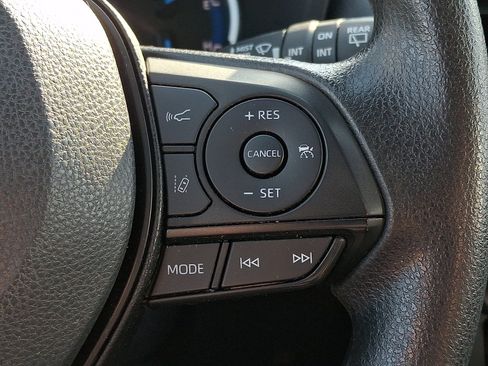 Used 2025 Toyota RAV4 XLE AWD/4WD image 19