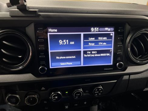Used 2020 Toyota Tacoma TRD Off-Road AWD/4WD image 21