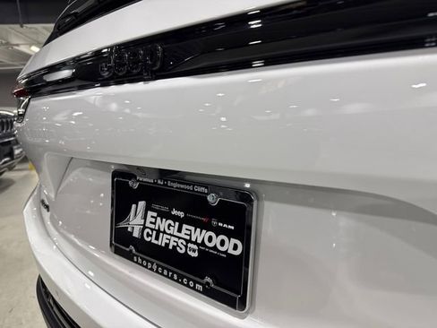 New 2025 Jeep Grand Cherokee Altitude image 7