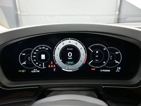 Certified 2025 Porsche Cayenne Turbo AWD/4WD image 19