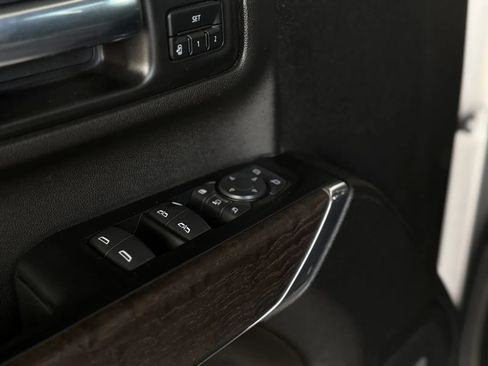 Used 2022 GMC Sierra 3500 Denali image 27