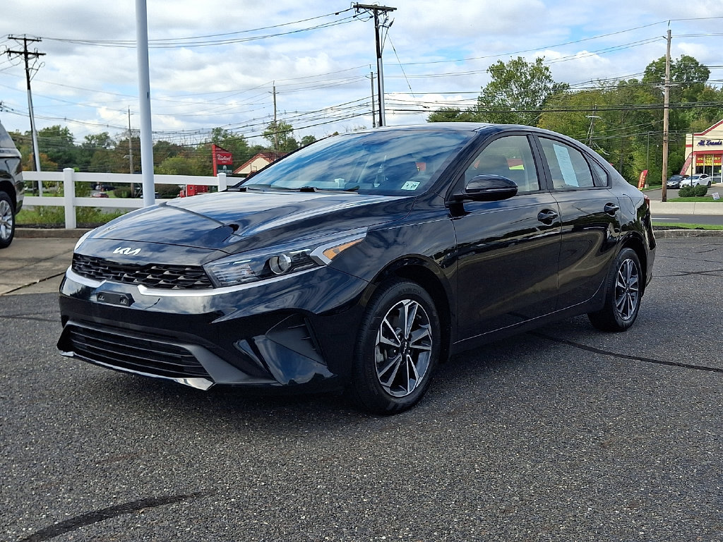 Used 2024 Kia Forte LXS w/ LXS Technology Package FWD image 6