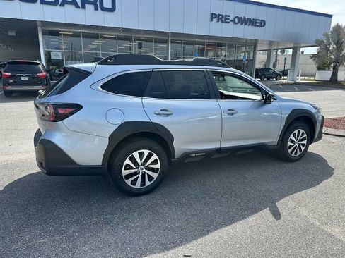 Used 2025 Subaru Outback Limited image 2
