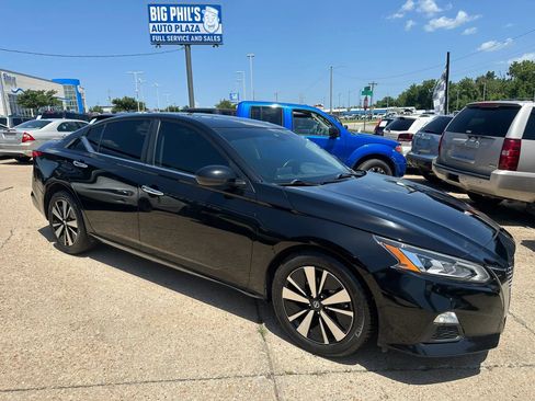 Used 2022 Nissan Altima 2.5 SV FWD image 1
