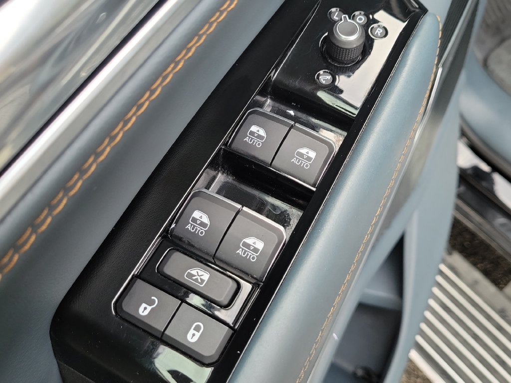 Used 2023 Jeep Grand Wagoneer Series II AWD/4WD image 25