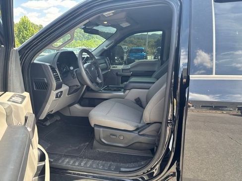 Used 2022 Ford F350 XLT w/ Black Appearance Package AWD/4WD image 16