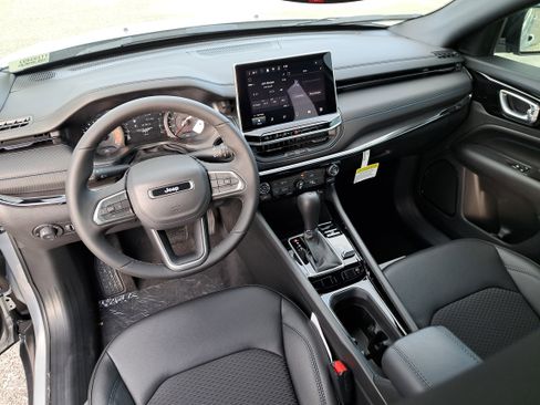 New 2026 Jeep Compass Latitude image 8