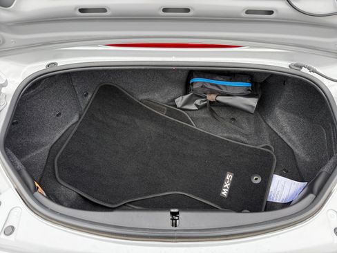Certified 2025 MAZDA MX-5 Miata Club RWD image 17