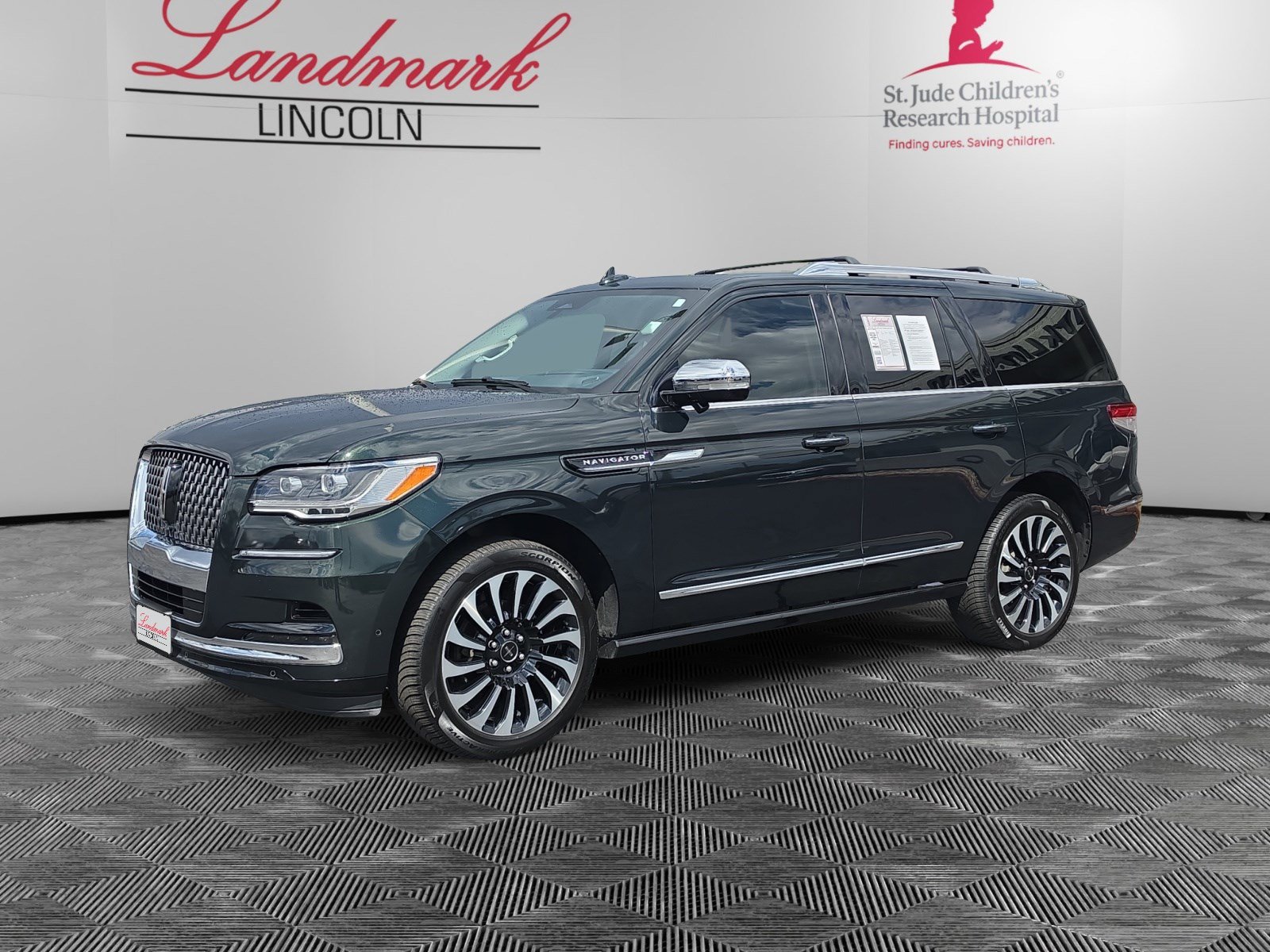 Certified 2022 Lincoln Navigator Black Label AWD/4WD image 1