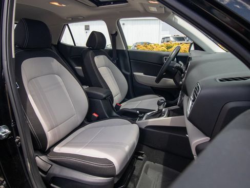 Used 2026 Hyundai Venue SEL FWD image 18