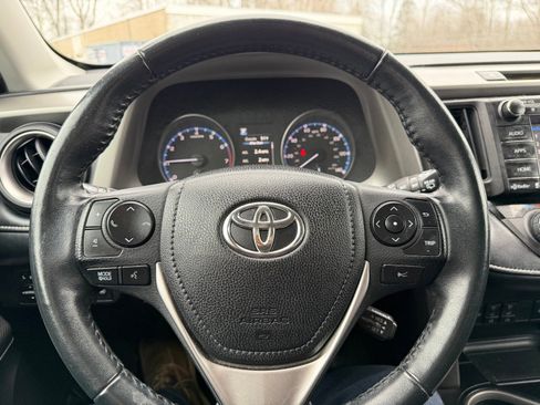 Used 2018 Toyota RAV4 Adventure image 12