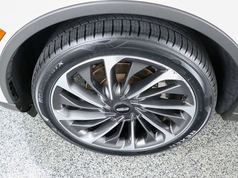 Used 2023 Lincoln Aviator Reserve w/ Equipment Group 201A RWD image 11
