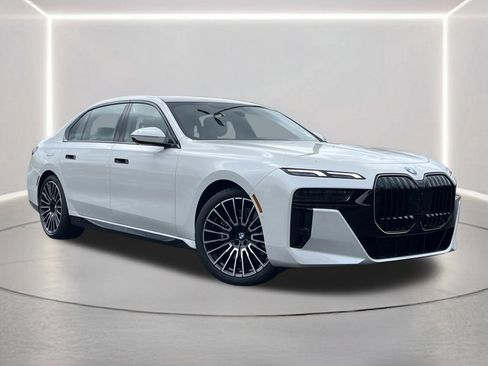 New 2026 BMW 740i image 2