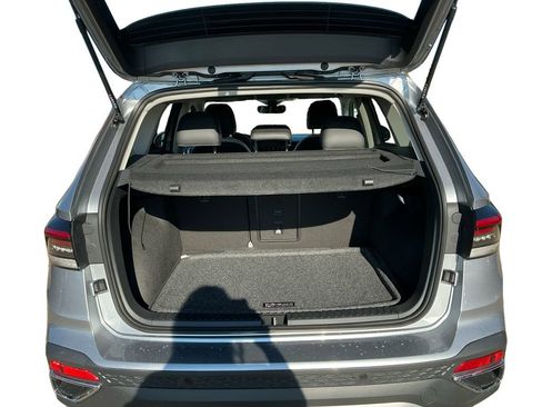 New 2025 Volkswagen Taos SE image 16